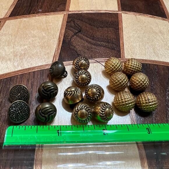 Round Brass Button Lot: 17 - Picture 1 of 5